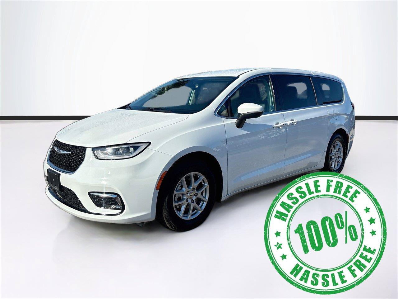 Used 2023 Chrysler Pacifica Touring-L FWD image 3