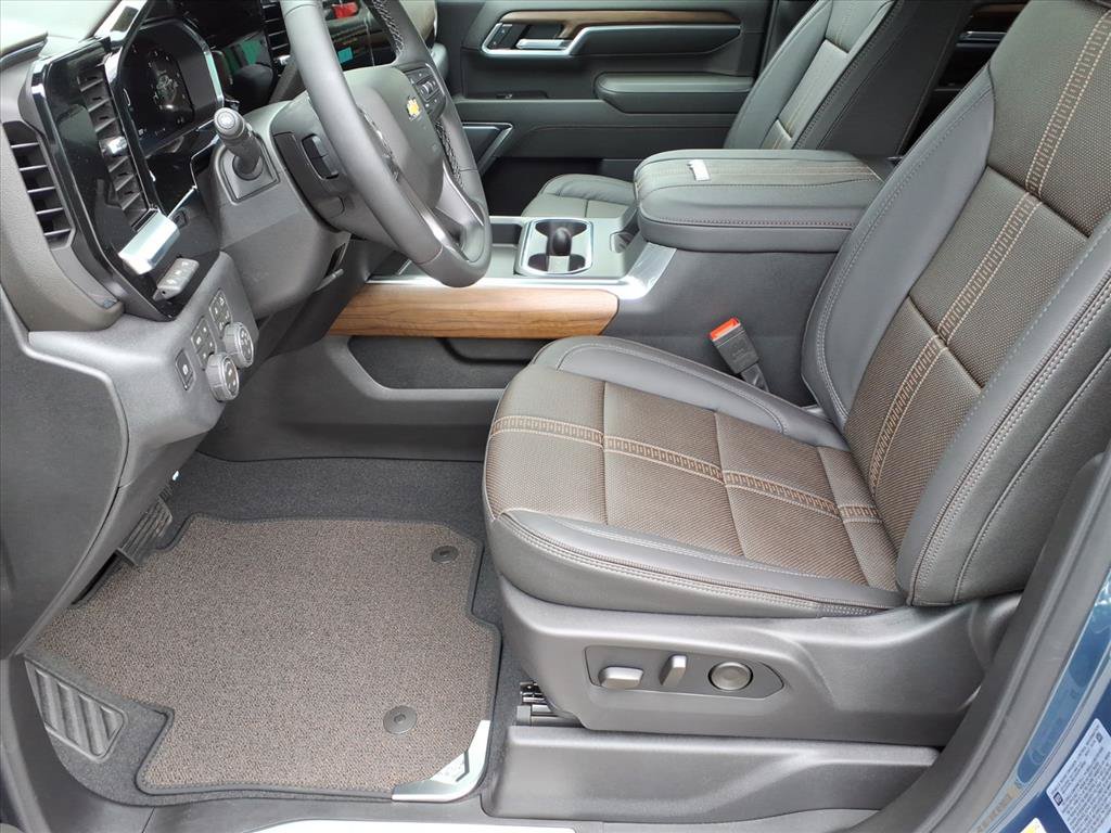 New 2026 Chevrolet Silverado 2500 High Country w/ High Country Premium Package AWD/4WD image 5