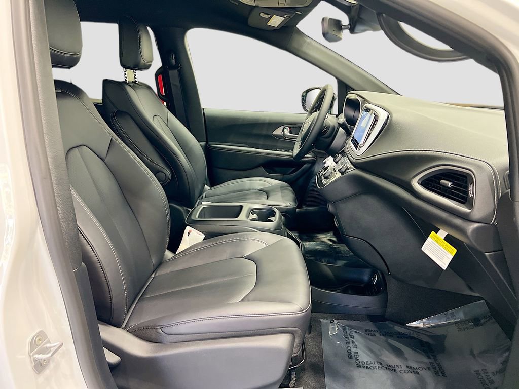 New 2026 Chrysler Pacifica Select image 15