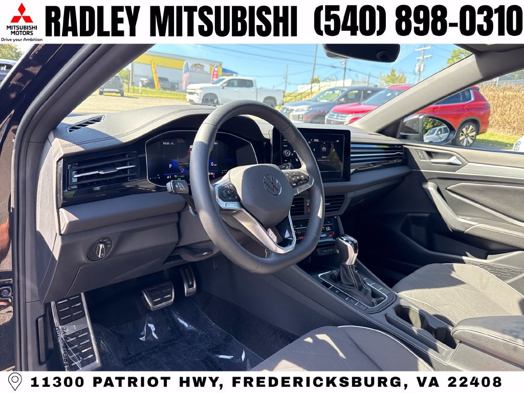 Used 2026 Volkswagen Jetta SE FWD image 4