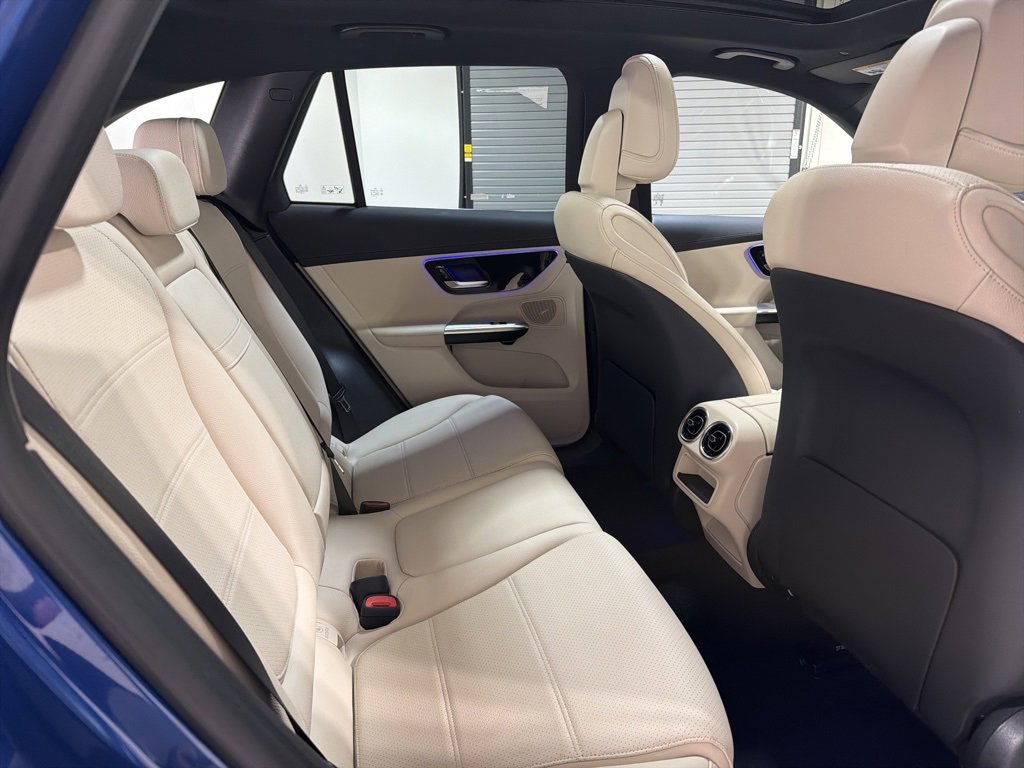 Used 2024 Mercedes-Benz GLC 300 4MATIC image 28