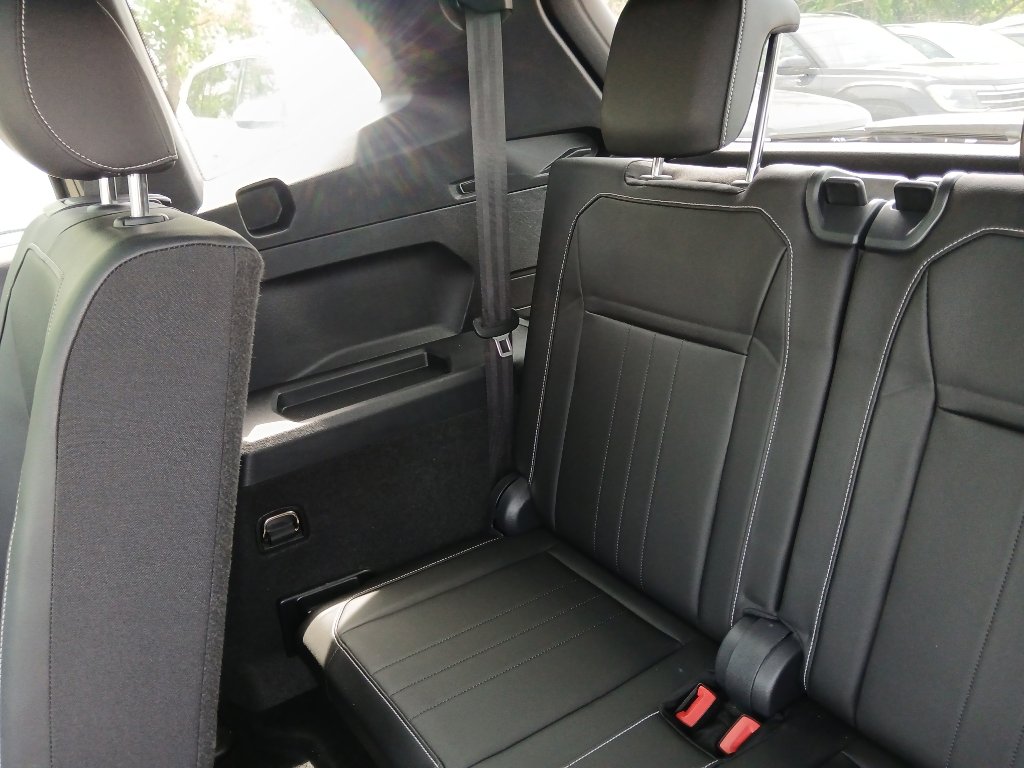 Used 2023 Volkswagen Tiguan SE R-Line FWD image 19