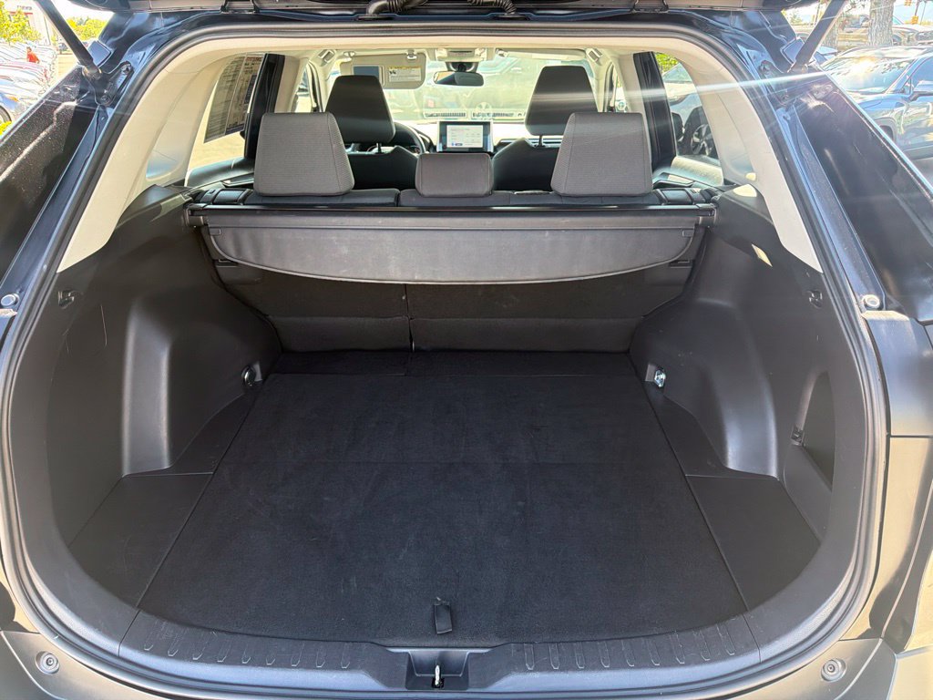 Used 2025 Toyota RAV4 XLE AWD/4WD image 18