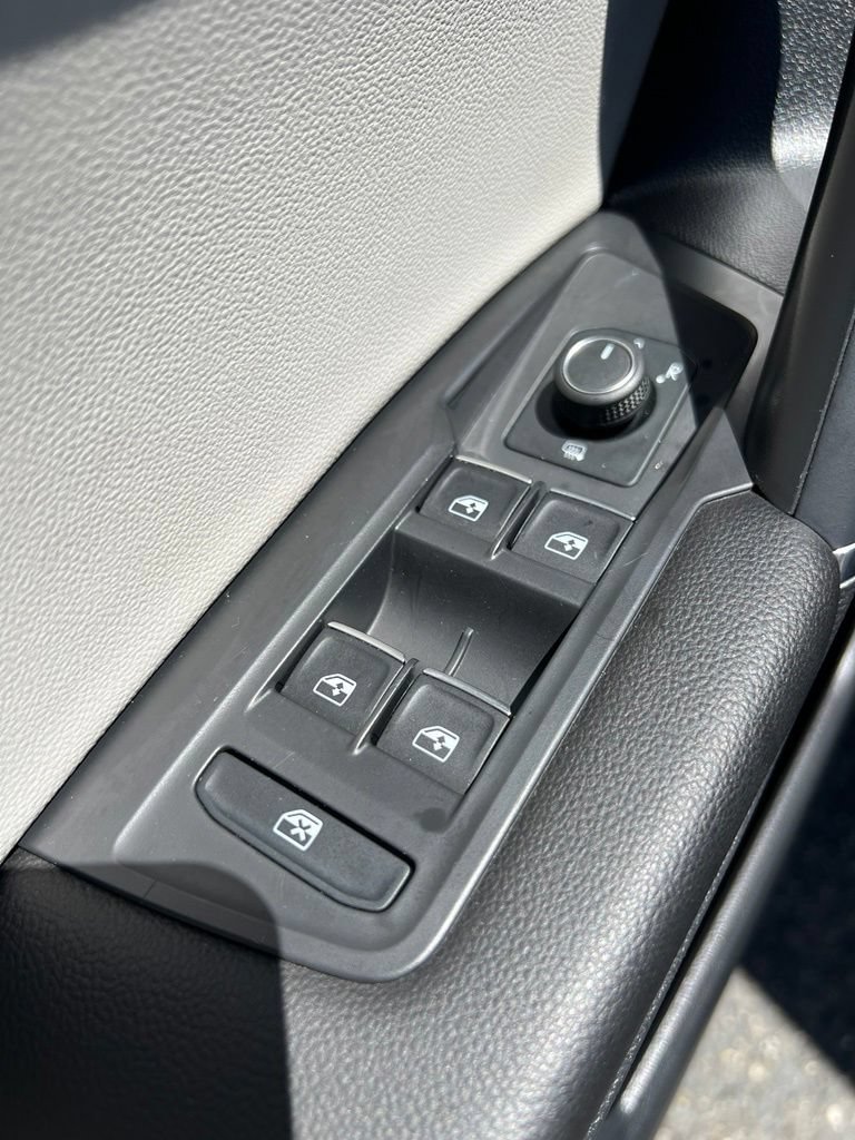 Used 2020 Volkswagen Tiguan SE R-Line AWD/4WD image 42