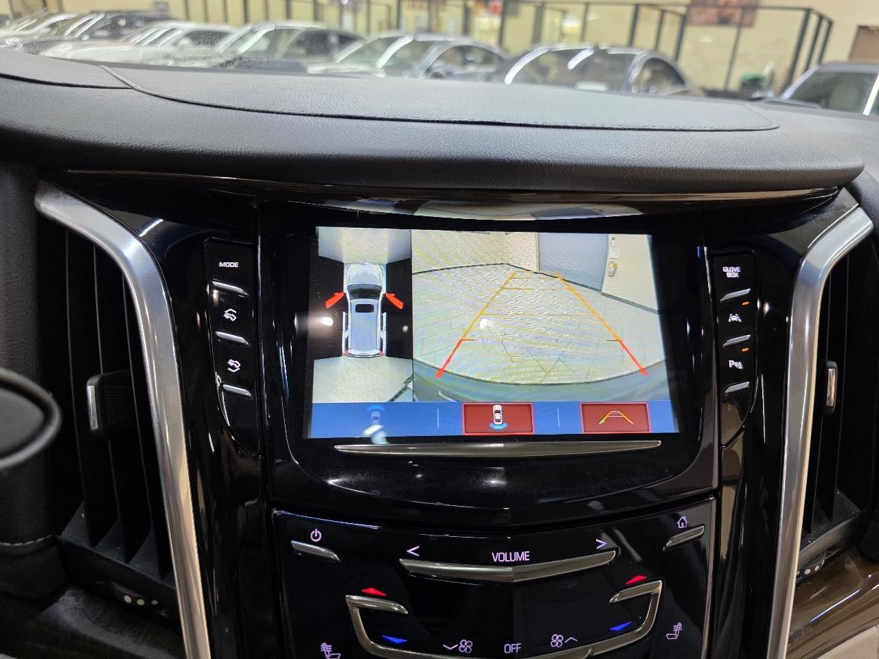 Used 2018 Cadillac Escalade Premium Luxury AWD/4WD image 34