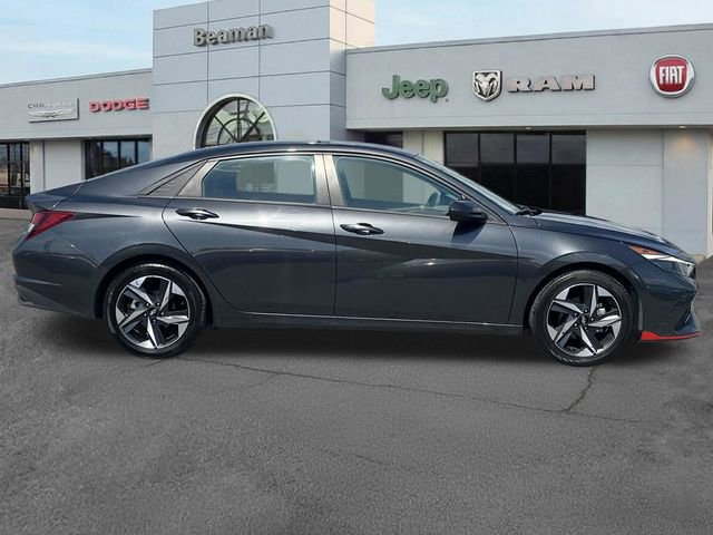 Used 2023 Hyundai Elantra SEL w/ Convenience Package FWD image 8