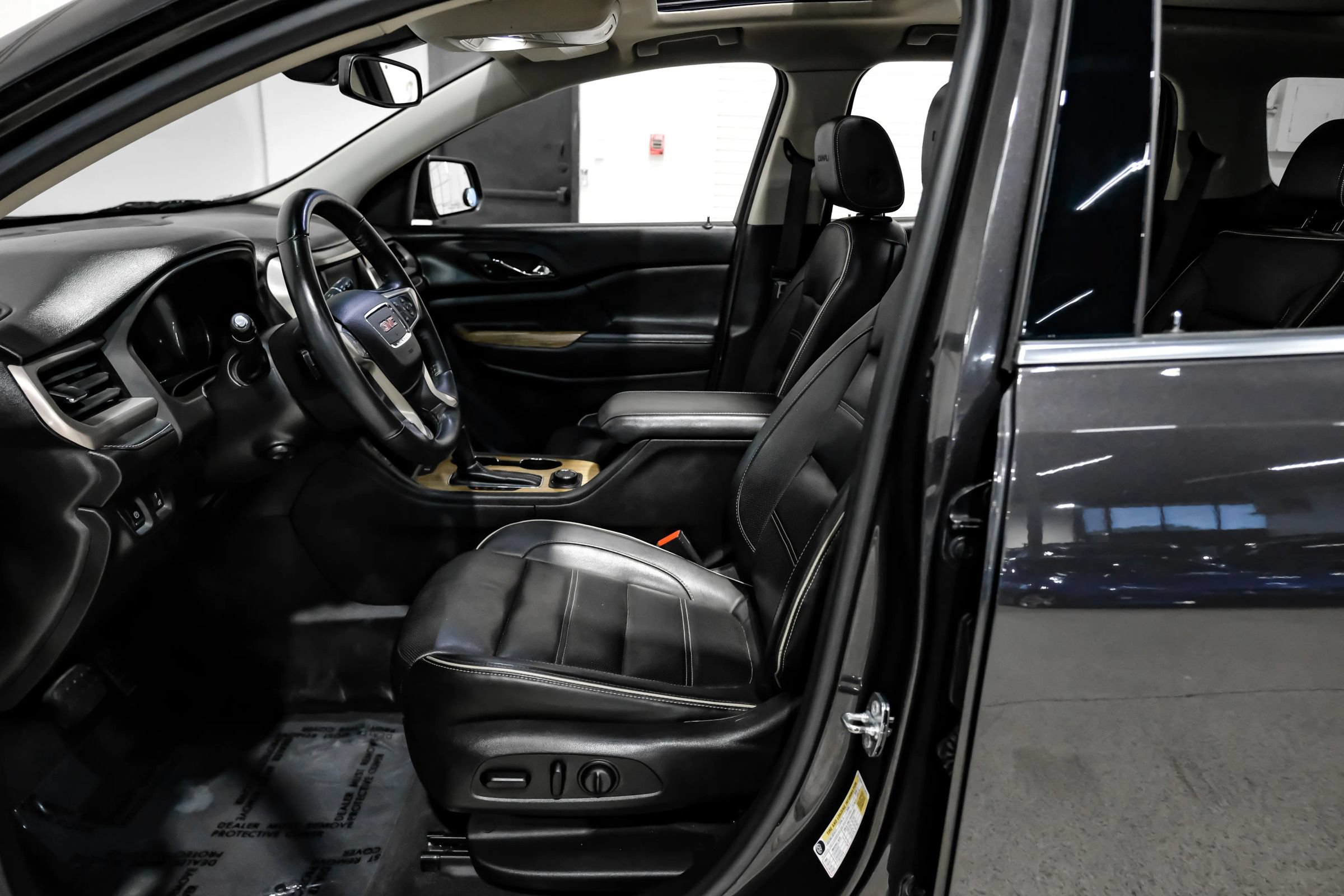 Used 2017 GMC Acadia Denali AWD/4WD image 25