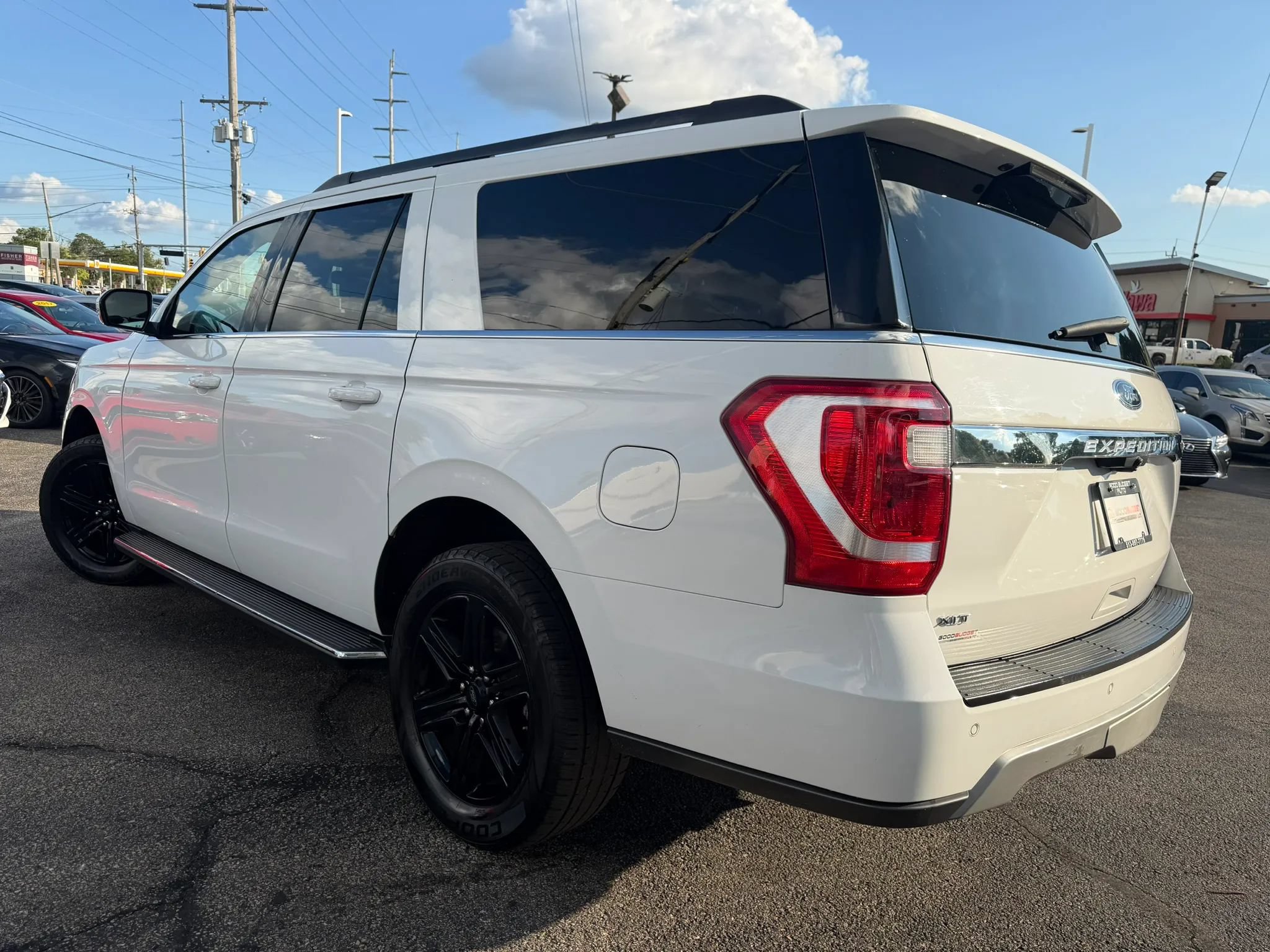 Used 2020 Ford Expedition Max XLT w/ Equipment Group 202A AWD/4WD image 10