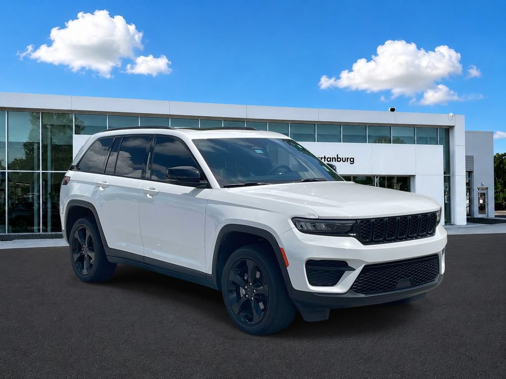 Used 2024 Jeep Grand Cherokee Altitude AWD/4WD image 1