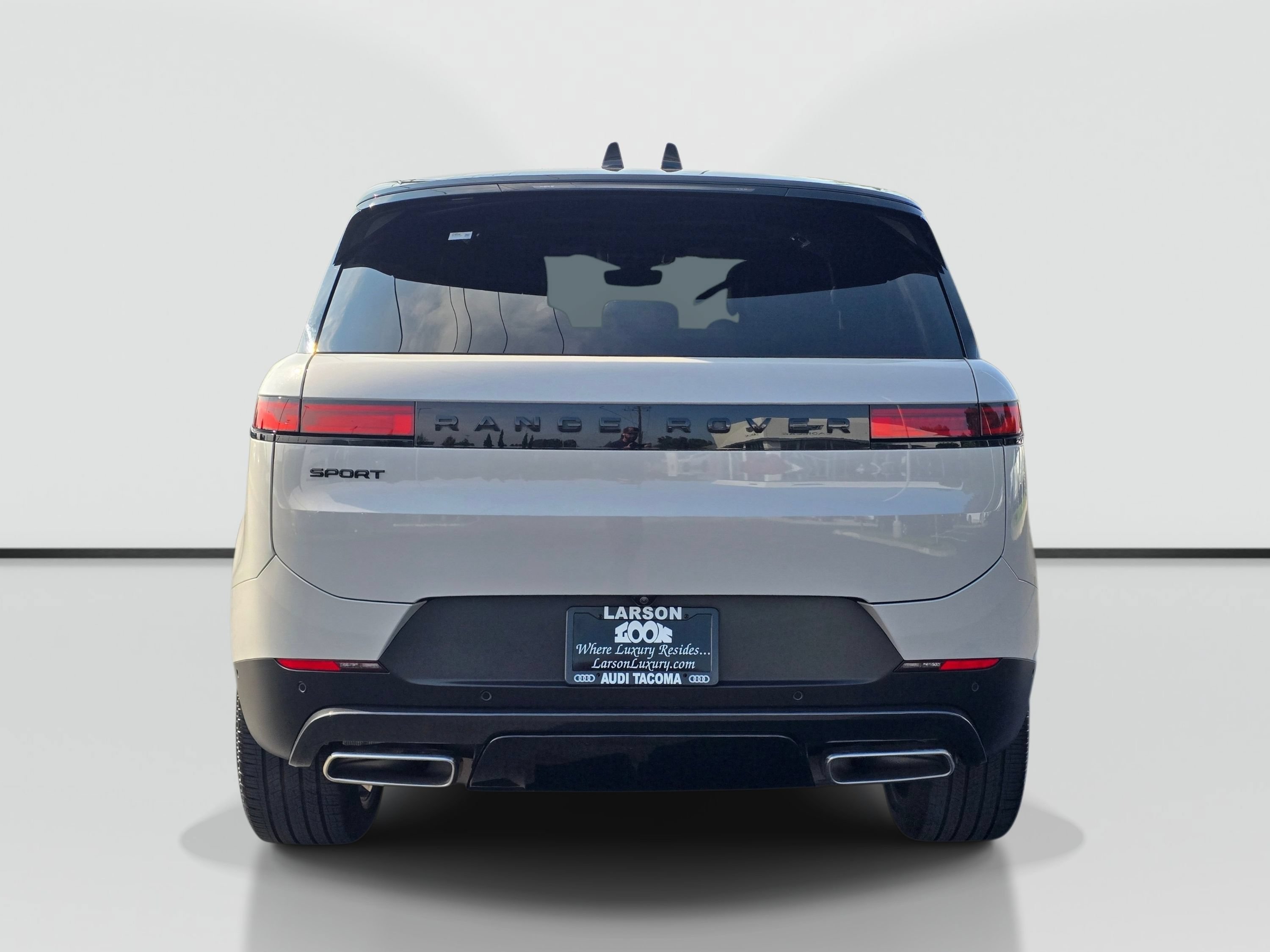 Used 2025 Land Rover Range Rover Sport SE AWD/4WD image 4