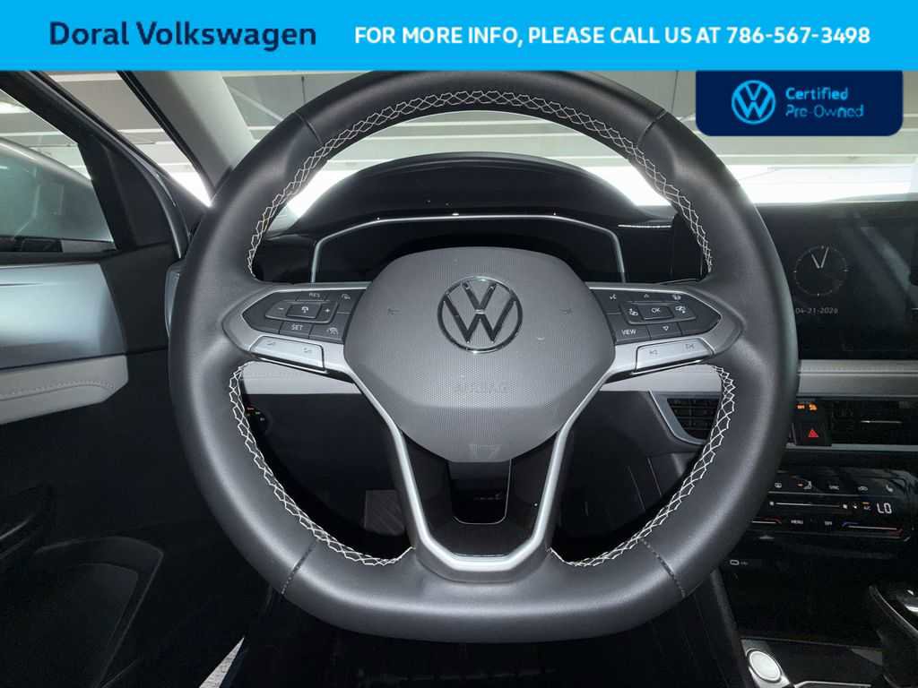 Used 2025 Volkswagen Taos SE FWD image 15