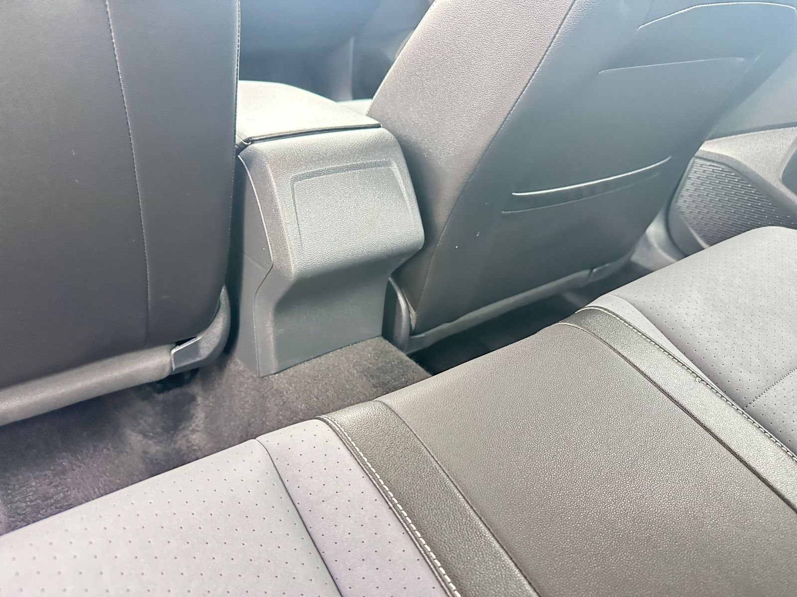 Used 2025 Volkswagen Jetta SE image 24