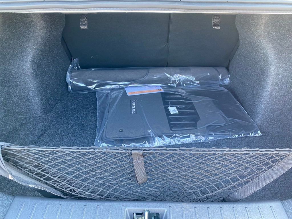New 2025 Nissan Versa SR w/ Trunk Package image 32
