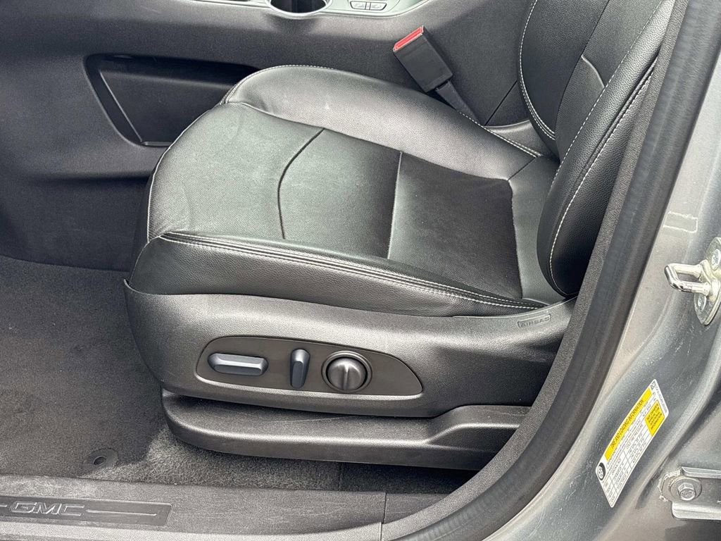 Used 2024 GMC Terrain SLT image 27