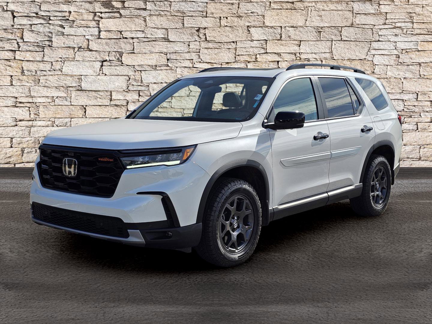 Used 2025 Honda Pilot TrailSport image 1