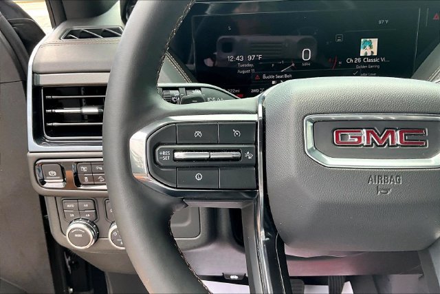 Used 2025 GMC Yukon XL AT4 AWD/4WD image 11