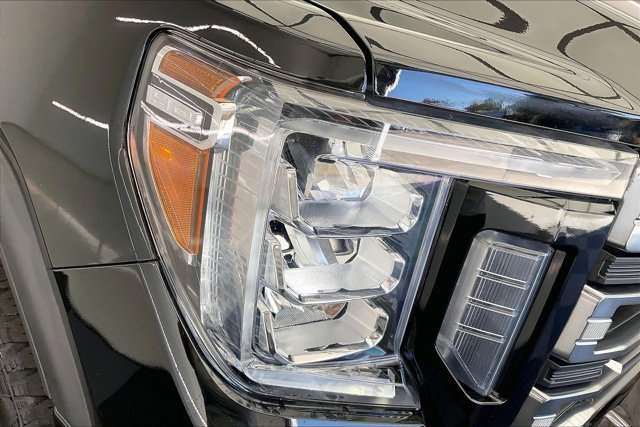 Used 2022 GMC Sierra 2500 AT4 w/ AT4 Premium Plus Package image 29