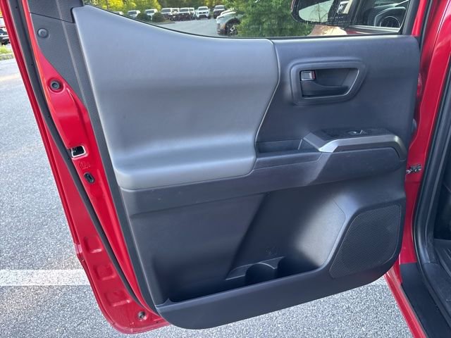 Certified 2022 Toyota Tacoma SR5 AWD/4WD image 9