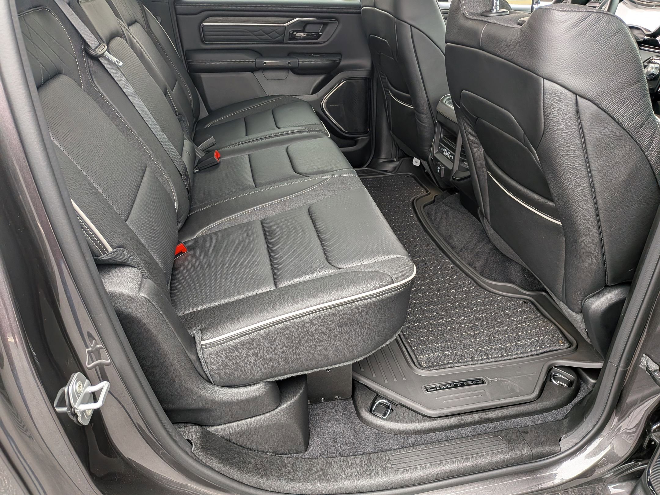 Used 2026 RAM 1500 Limited w/ Body Color Bumper Group image 32