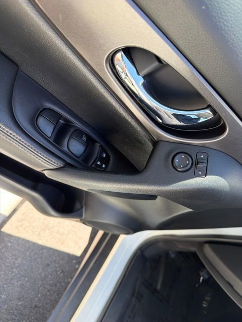 Used 2014 Nissan Rogue SV w/ SV Moonroof Package AWD/4WD image 6