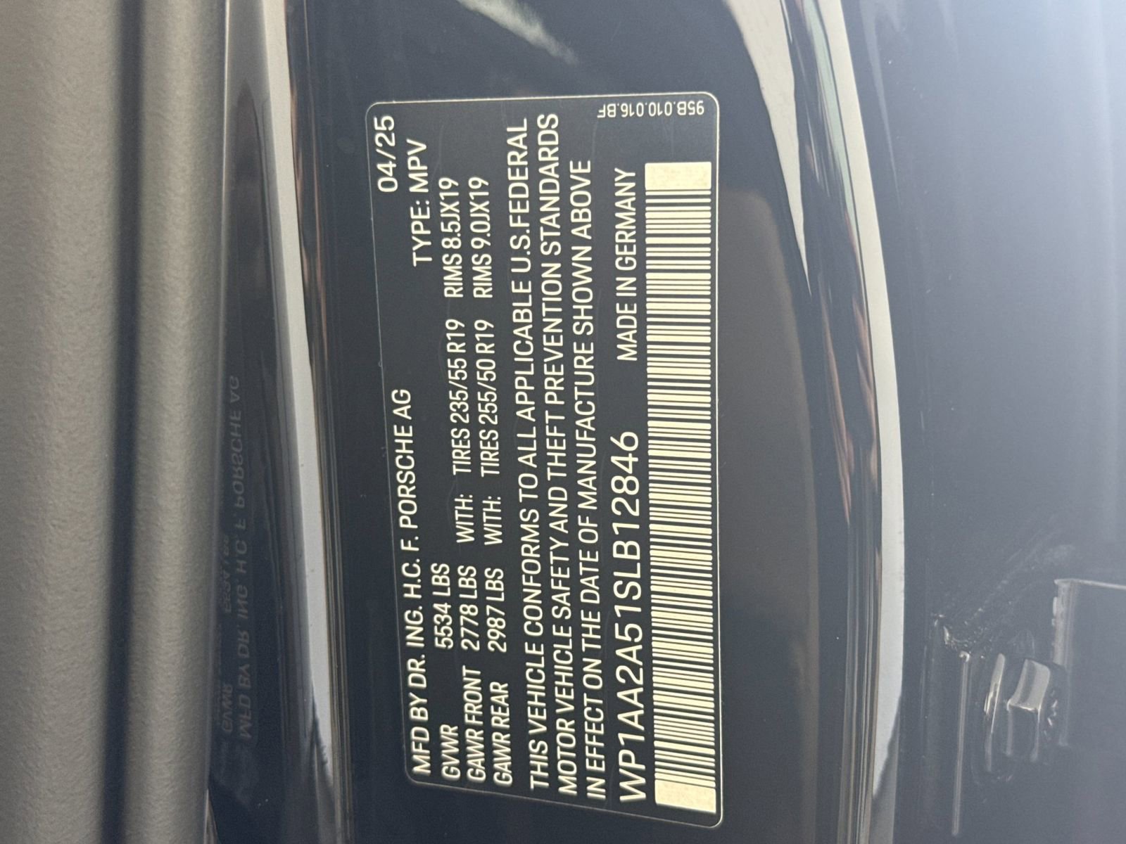 Certified 2025 Porsche Macan image 35