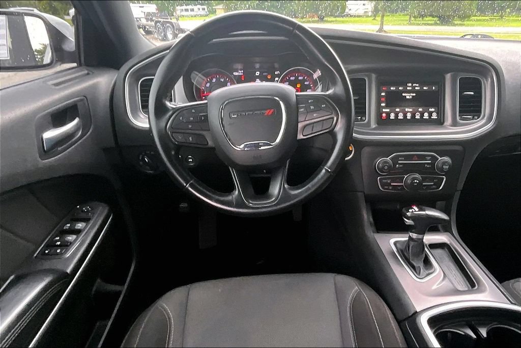 Used 2022 Dodge Charger SXT RWD image 5