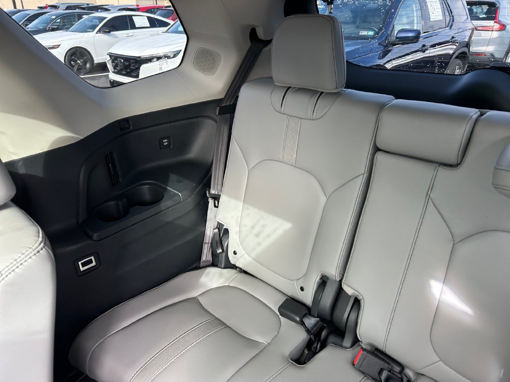 Certified 2025 Honda Pilot Touring image 17