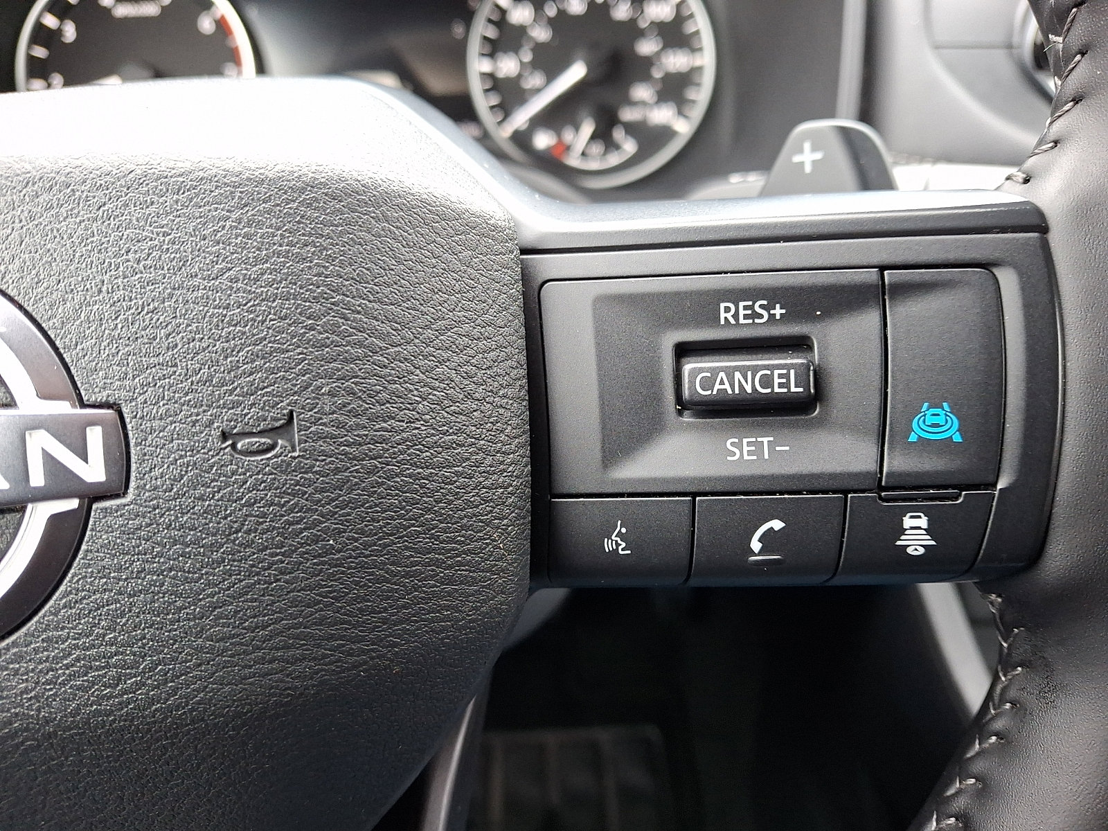 Used 2025 Nissan Rogue SV image 21