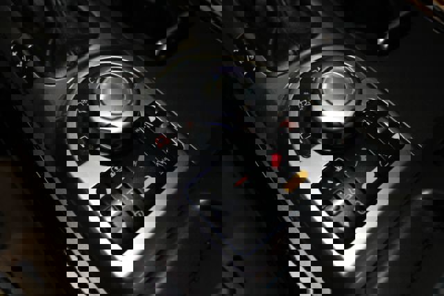 Used 2012 Land Rover Range Rover HSE image 10