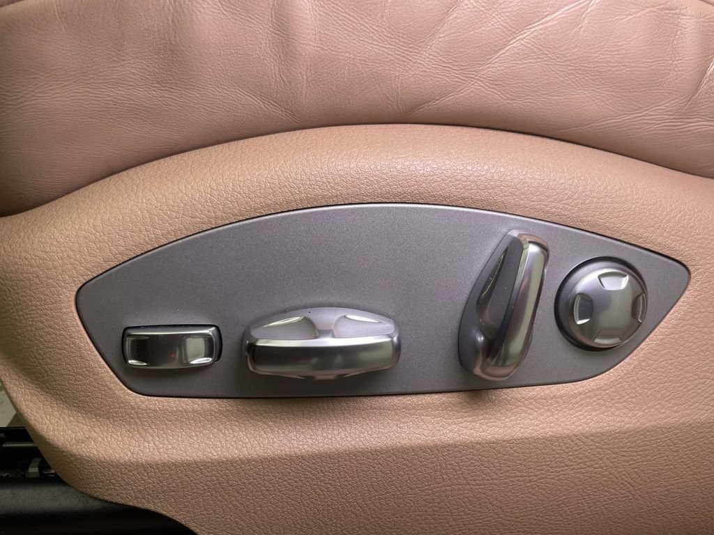 Certified 2023 Porsche Macan AWD/4WD image 17