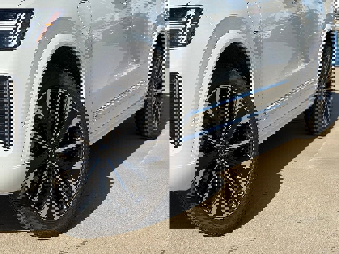 New 2025 Volvo XC90 T8 Plus w/ Protection Package Premier image 8