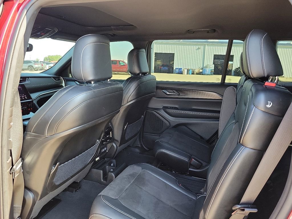 Used 2023 Jeep Grand Cherokee L Altitude image 10