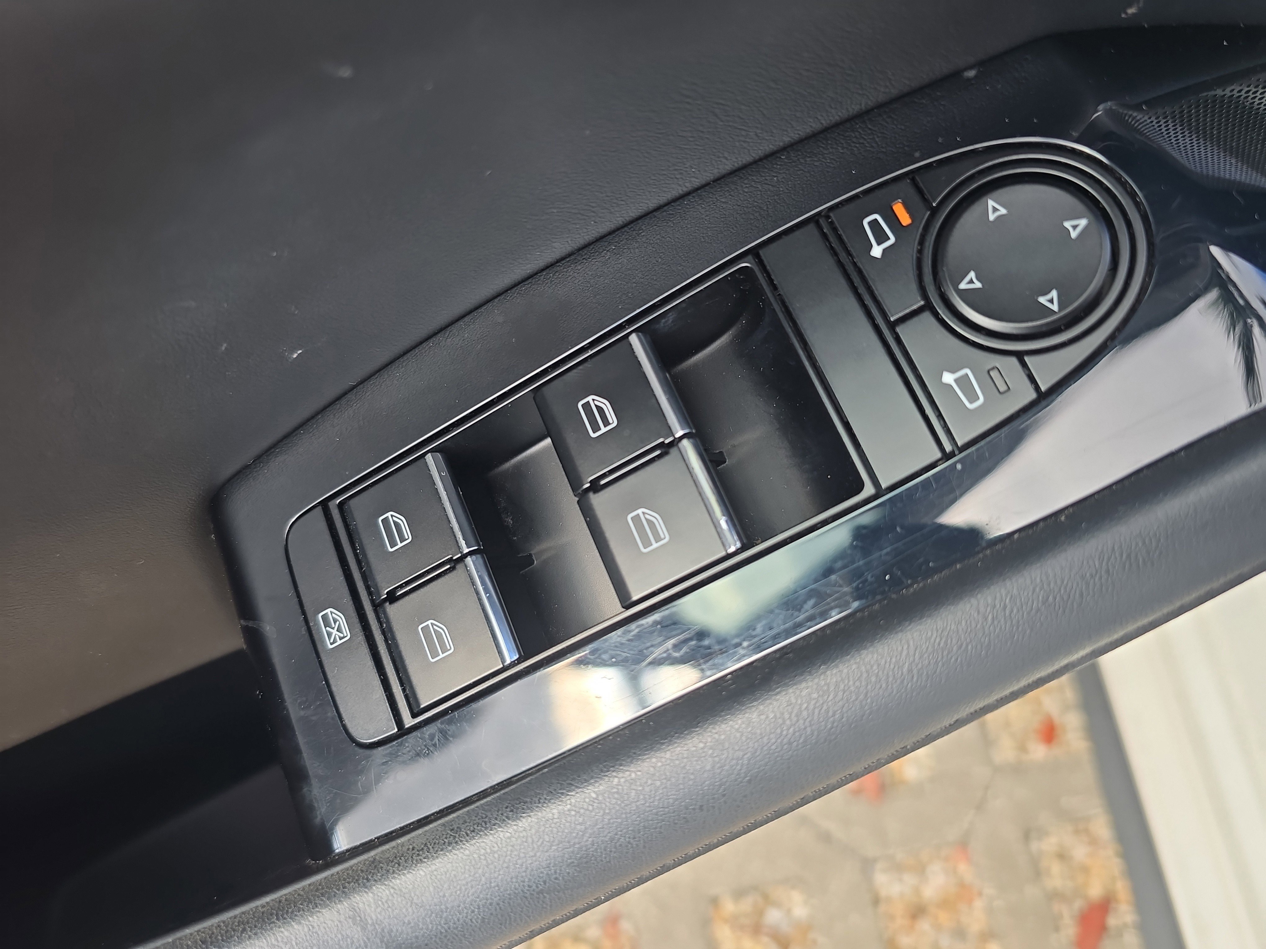 Used 2019 MAZDA MAZDA3 Hatchback w/ Premium Package image 15