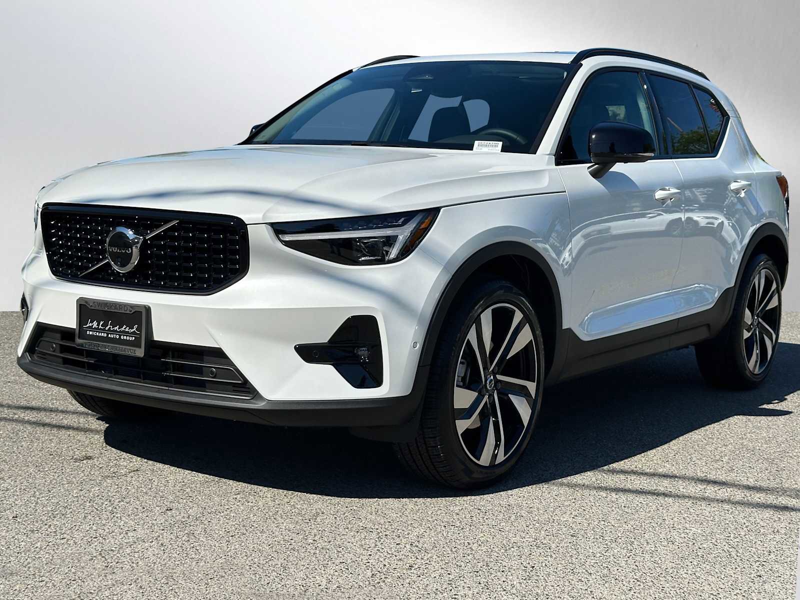 New 2025 Volvo XC40 B5 Ultra w/ Climate Package image 7