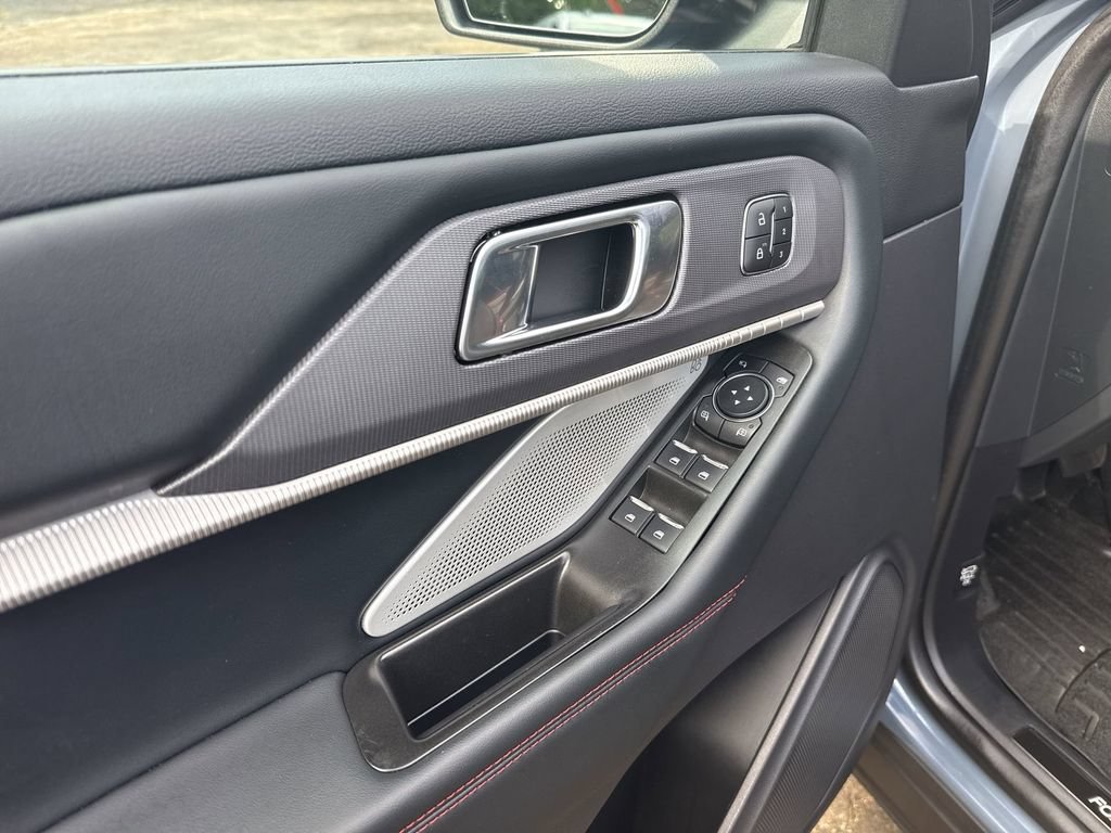 Used 2025 Ford Explorer ST AWD/4WD image 13