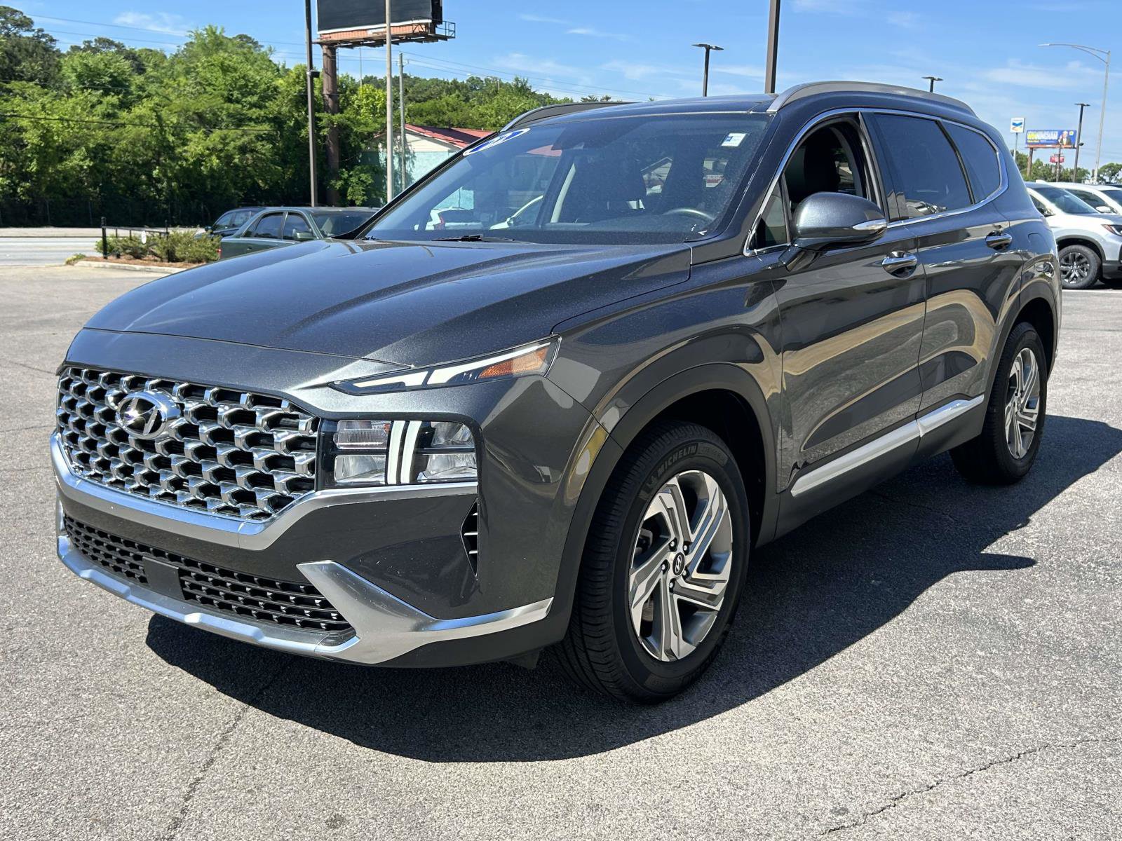 Used 2022 Hyundai Santa Fe SEL w/ Convenience + Premium Package FWD image 4