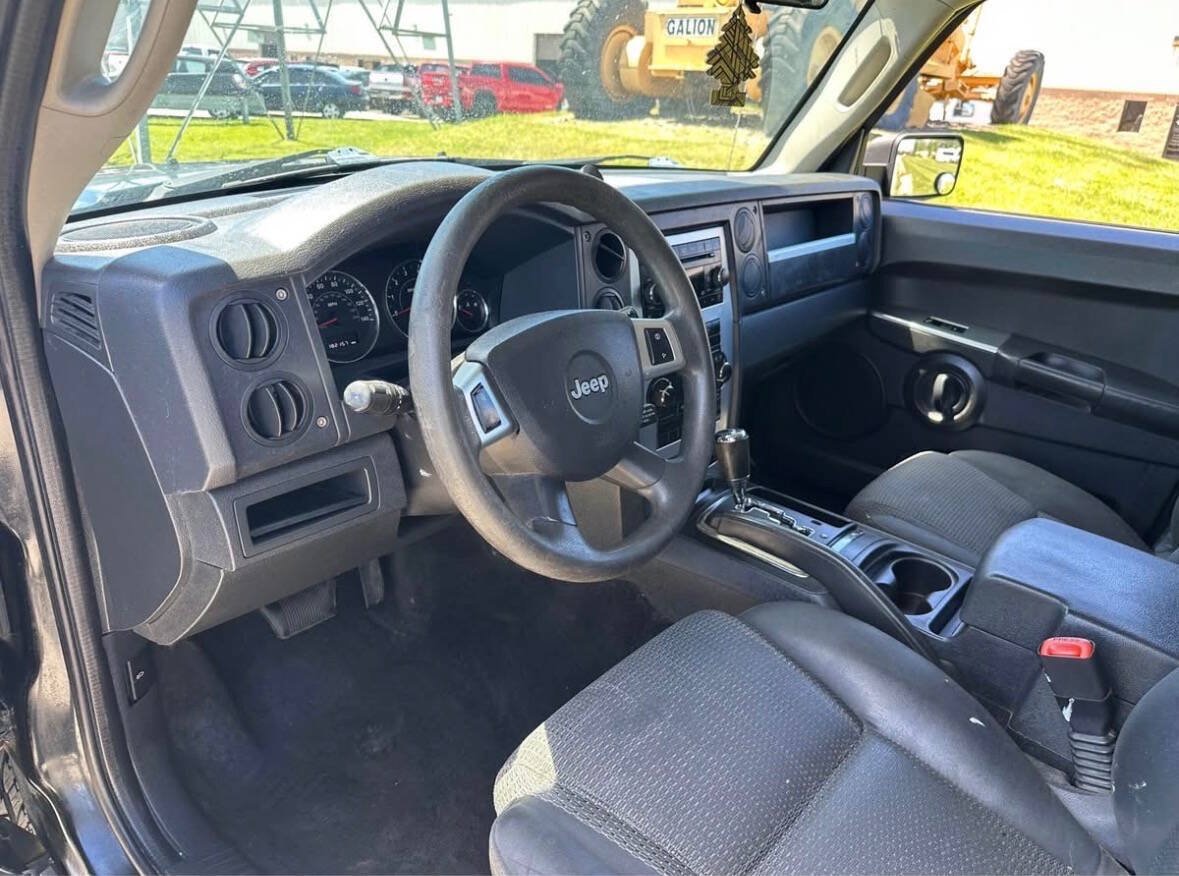 Used 2008 Jeep Commander Sport AWD/4WD image 12