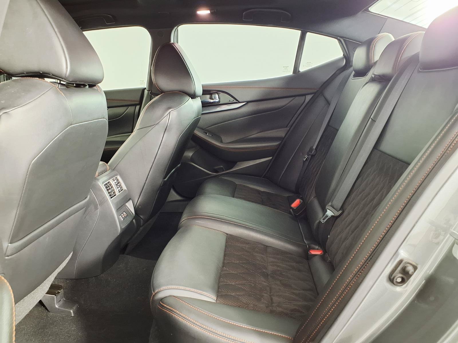 Used 2020 Nissan Maxima SR w/ Sport Mat Group FWD image 13