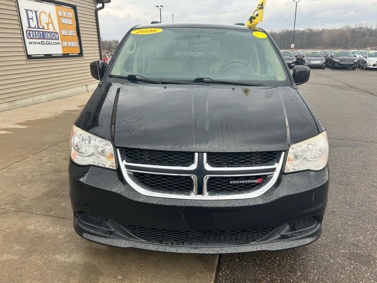 Used 2016 Dodge Grand Caravan SXT FWD image 2