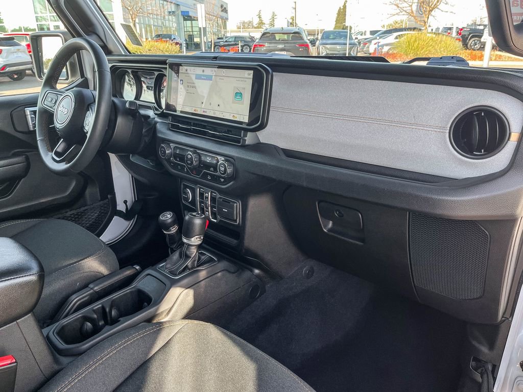 Used 2024 Jeep Wrangler Unlimited image 34