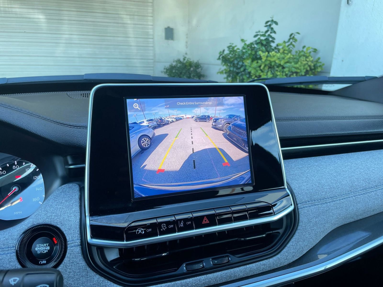 Used 2025 Jeep Compass Latitude image 24