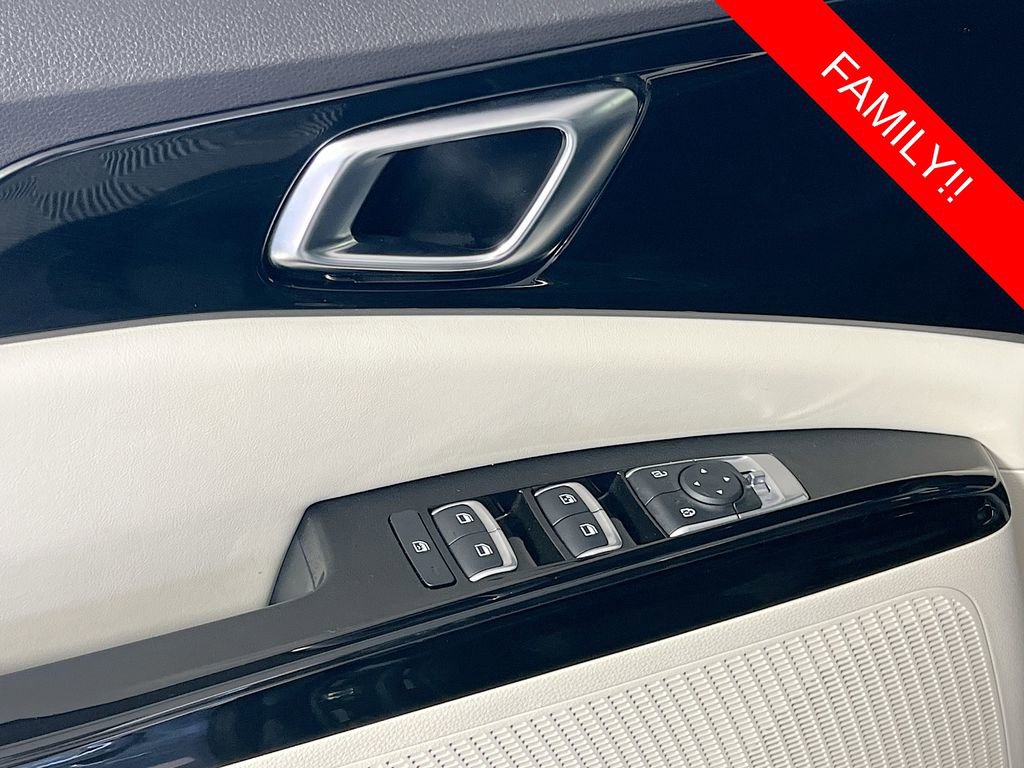 Certified 2024 Kia Carnival EX image 19