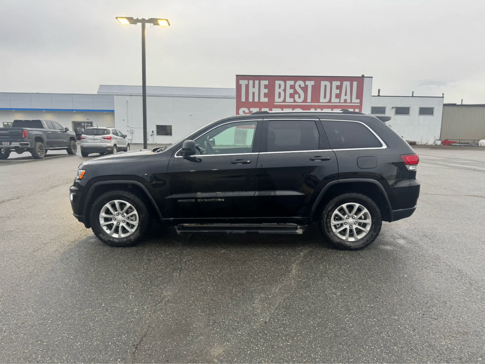 Used 2021 Jeep Grand Cherokee Laredo w/ Security & Convenience Group image 2