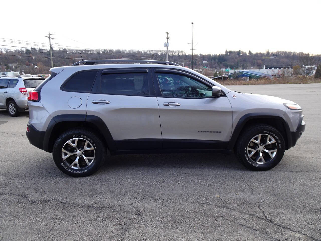 Used 2017 Jeep Cherokee Trailhawk image 5