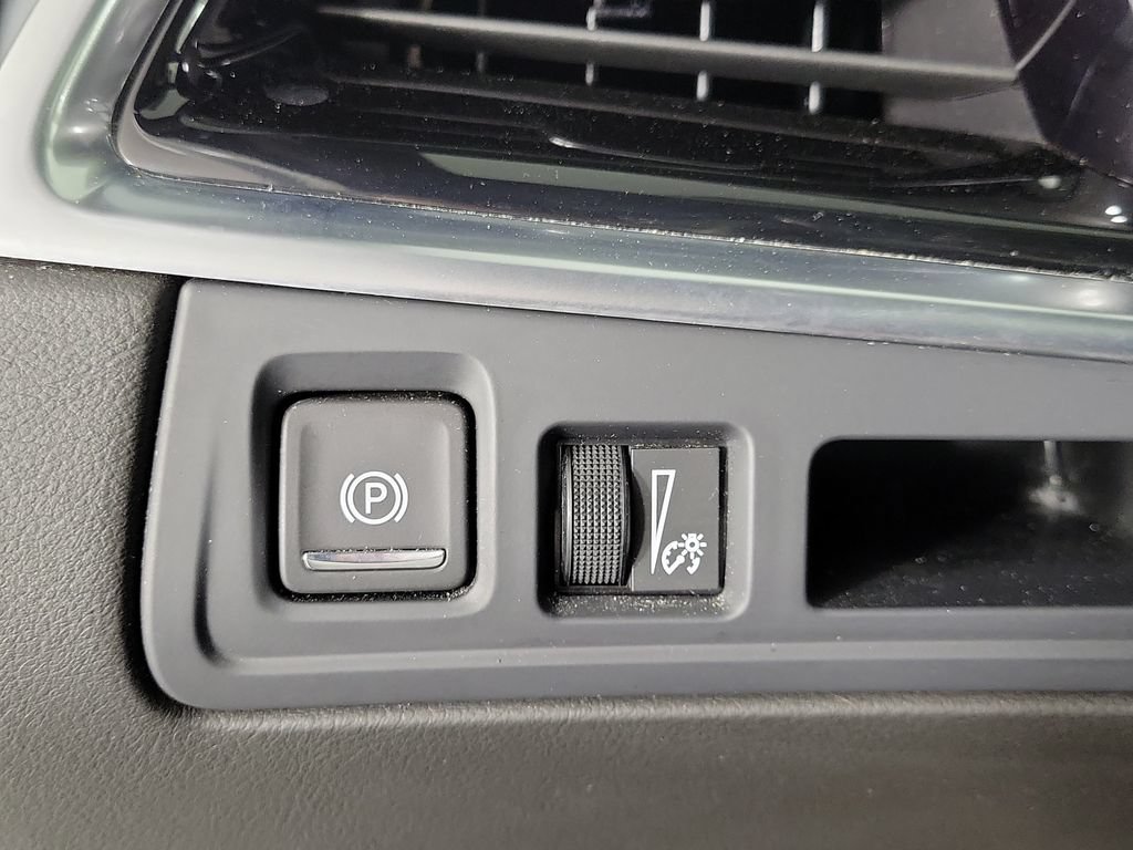Certified 2024 Cadillac XT6 Luxury w/ LPO, Floor Liner Package FWD image 31