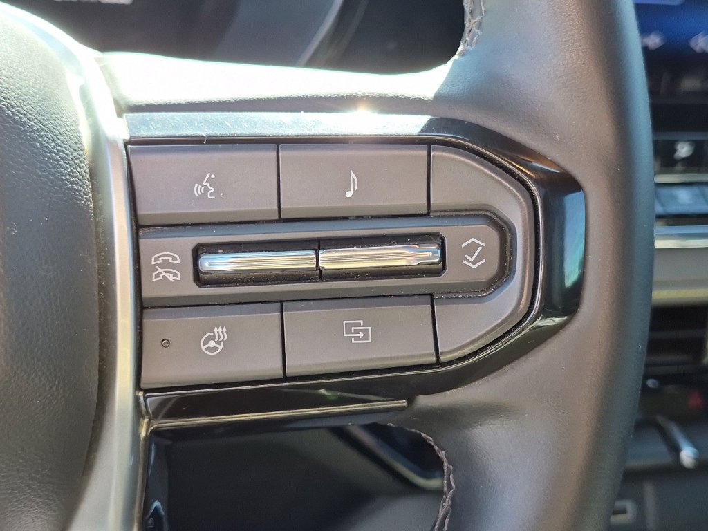 Used 2025 Chevrolet Colorado ZR2 w/ Technology Package AWD/4WD image 18