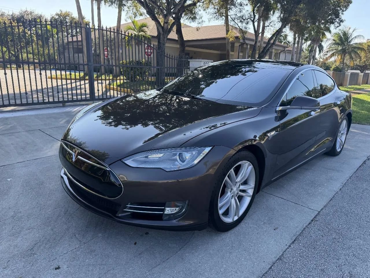 Used 2013 Tesla Model S RWD image 2