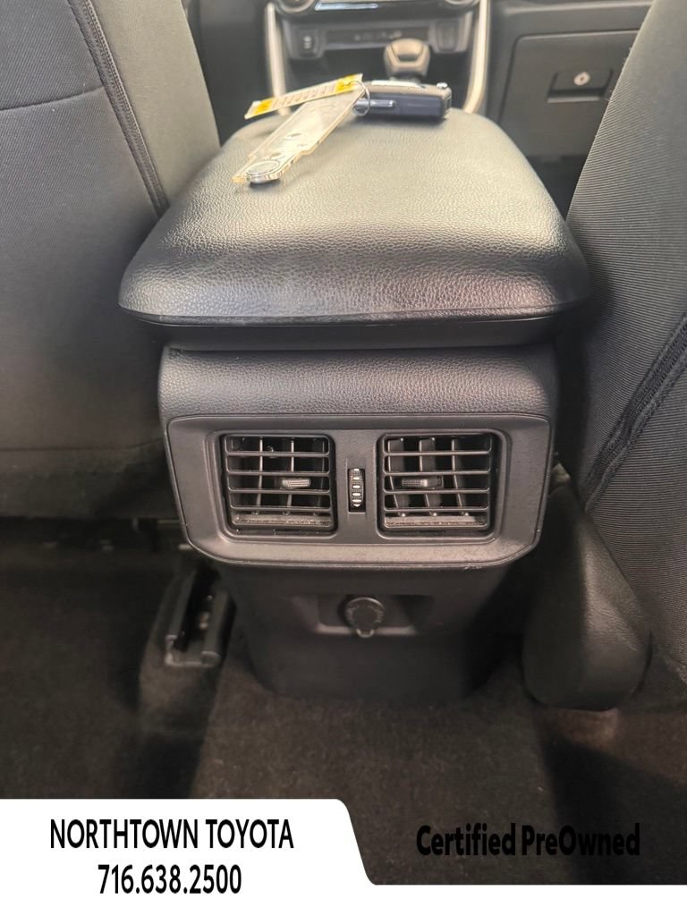 Used 2025 Toyota RAV4 LE AWD/4WD image 30