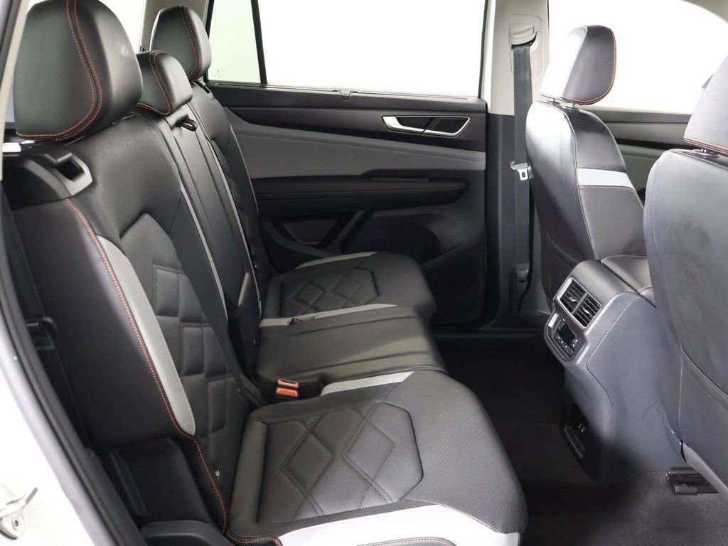 Certified 2024 Volkswagen Atlas Peak Edition SEL AWD/4WD image 41