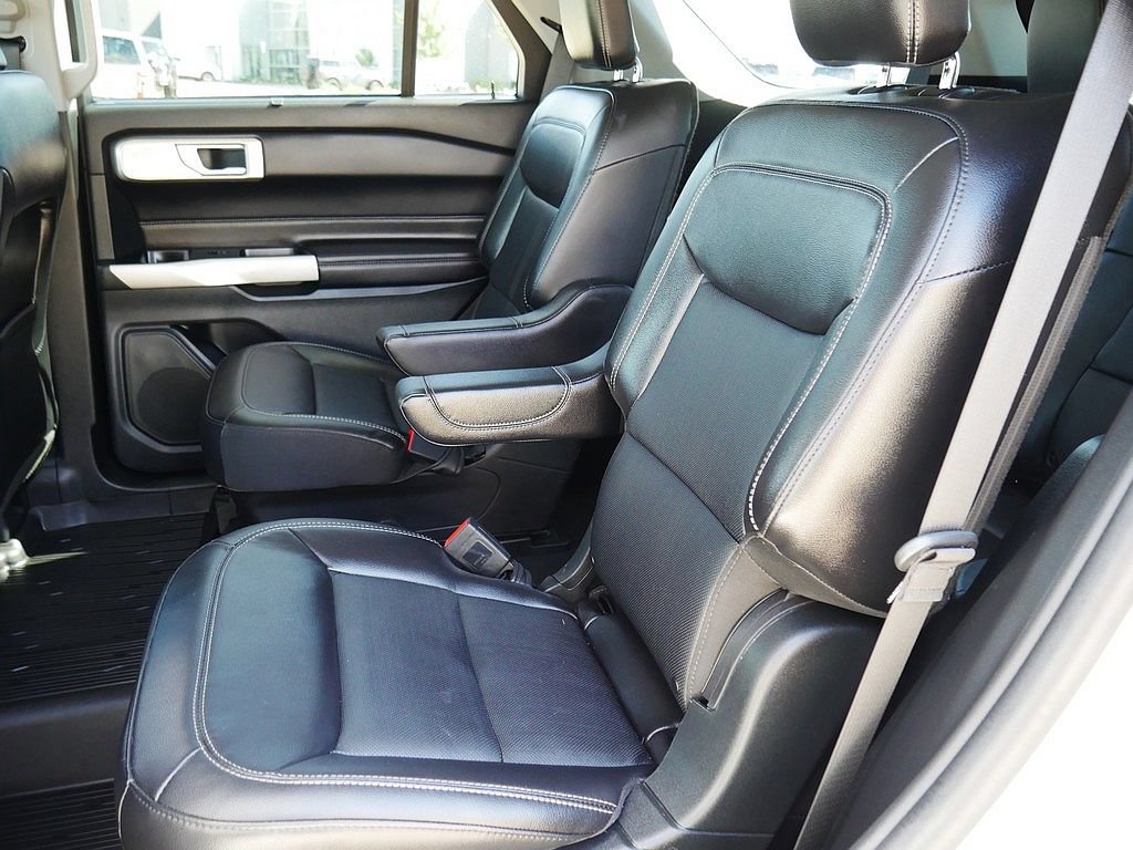Used 2023 Ford Explorer Limited w/ Limited Technology Package AWD/4WD image 17